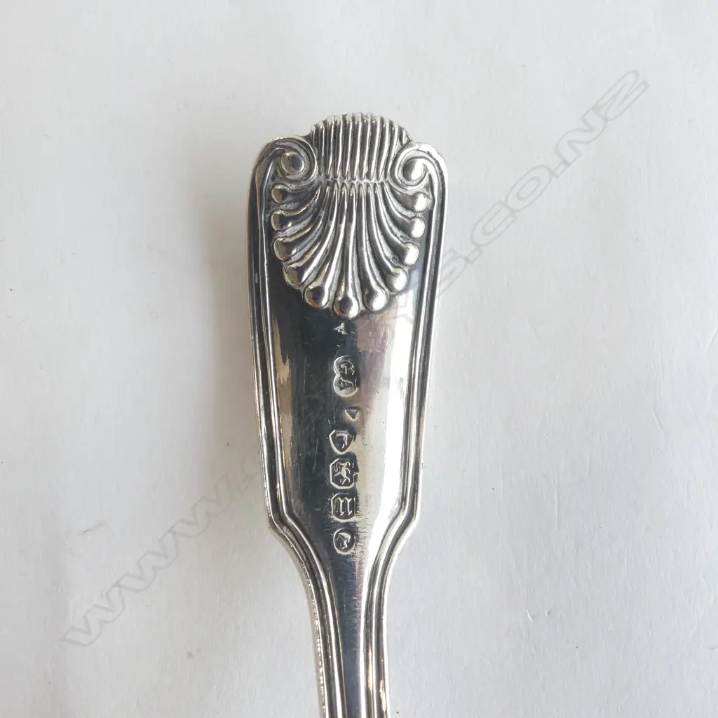 CRESTED SILVER CADDY SPOON, LONDON 1828-29, 63gm, L.160mm Image 1++