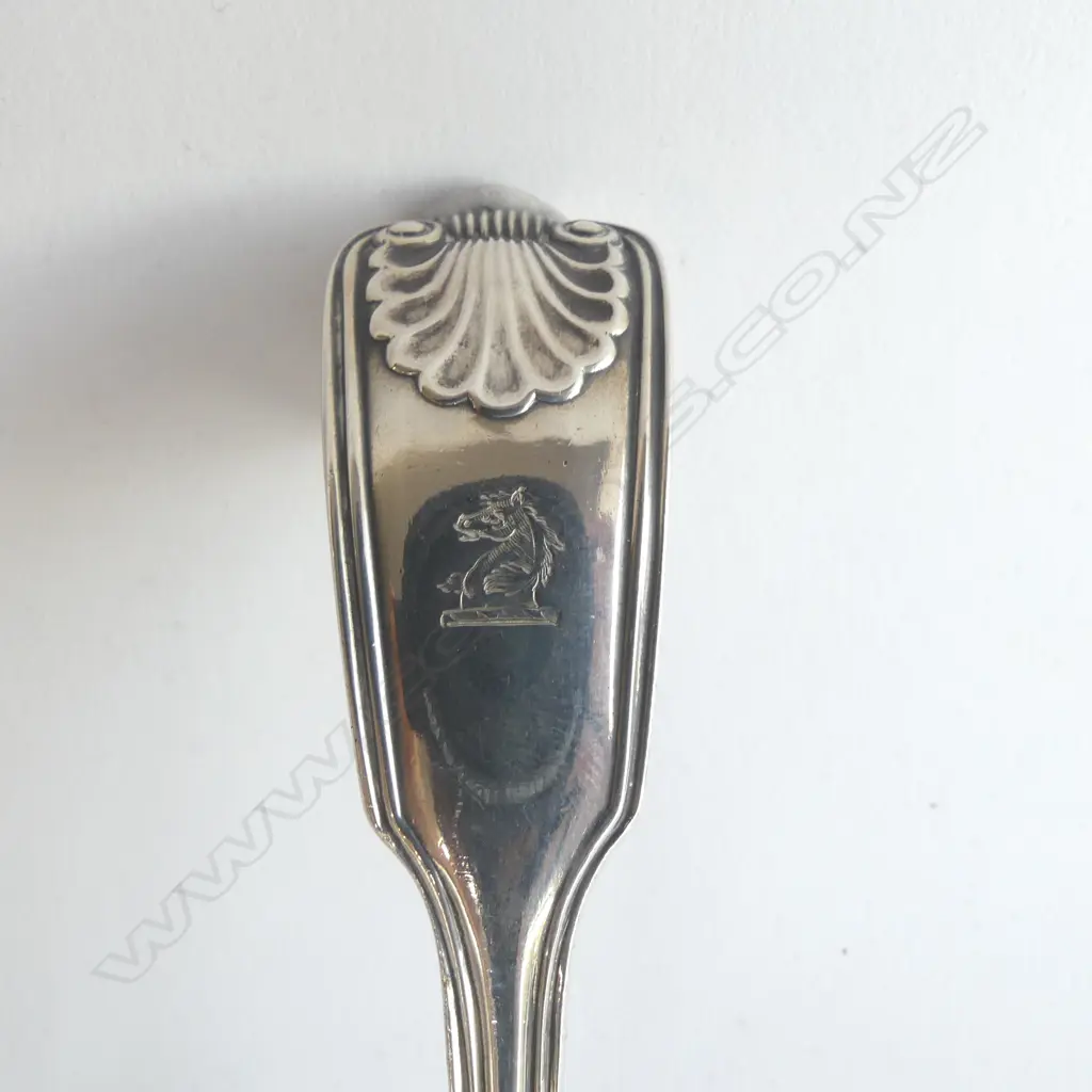 CRESTED SILVER CADDY SPOON, LONDON 1828-29, 63gm, L.160mm Image 1++