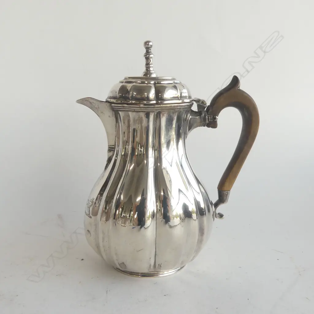 CRESTED SILVER MILK JUG, LONDON 1885, 262gm, H.160mm Image 1++