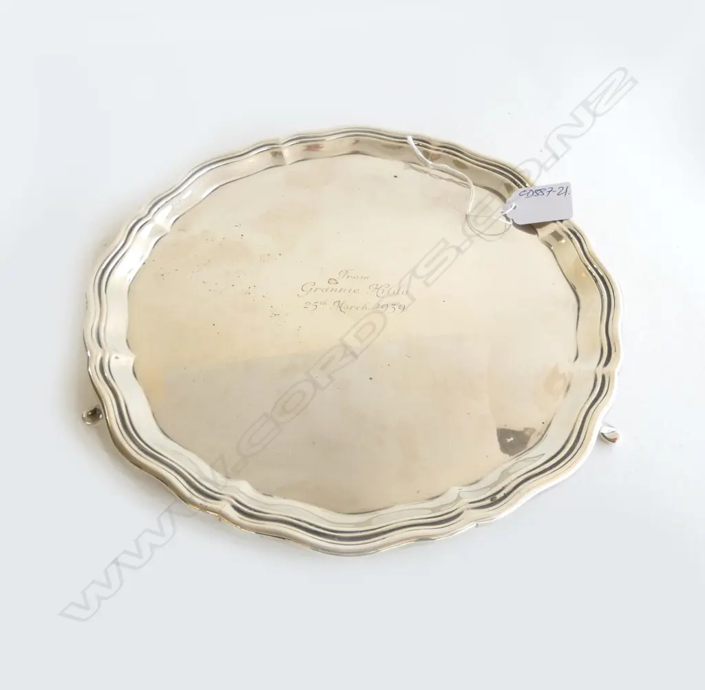 SILVER SALVER PIE CRUST RIM 1939 presentation engraved 3 pad feet Dia.265mm. 680gms Image 1++