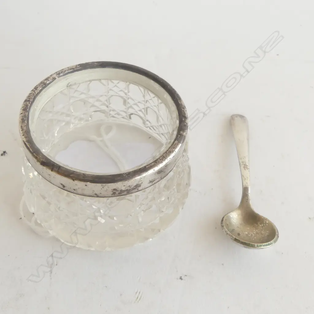 SILVER RIMMED CUT CRYSTAL SALT & SPOON, LONDON, H.30mm Image 1++