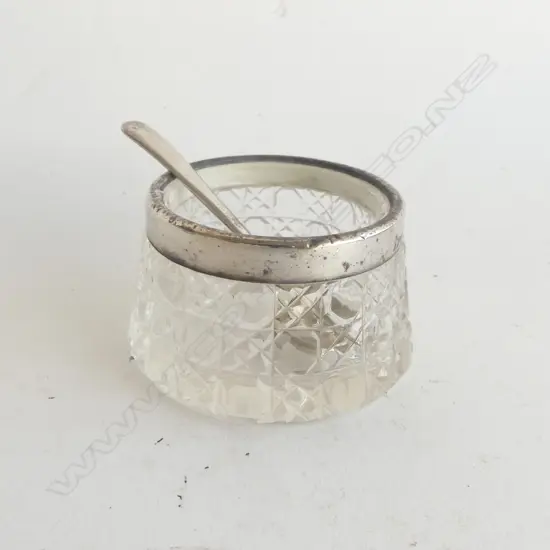 SILVER RIMMED CUT CRYSTAL SALT & SPOON, LONDON, H.30mm