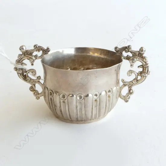 STG SILVER SMALL PORRINGER CUP, LONDON 1764, 41.11gms (small repairs)