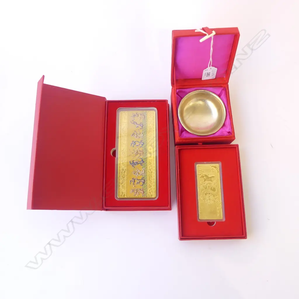 3 ORIENTAL ITEMS IN RED BOXES; 2 GOLD TOKENS, SILVER METAL TEA BOWL 85mm dia Image 1++