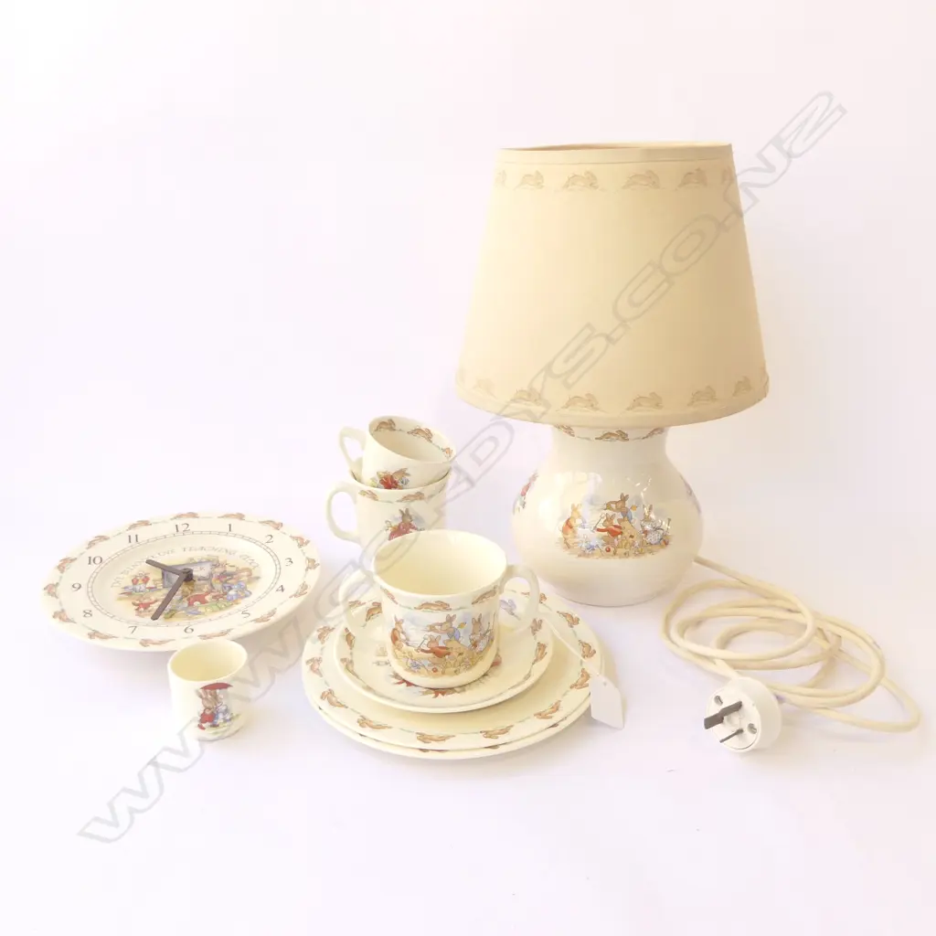 9 PCES BUNNYKINS CHINA INCL. CLOCK PLATE & LAMP H.330mm Image 1++