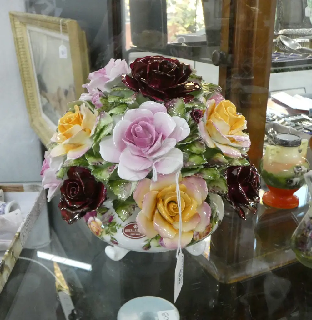 OCR R/A FLORAL POSY ORNAMENT Image 1++