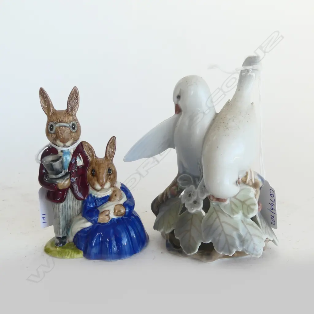 RD BUNNIKINS FIG FAMILY PHOTO H110MM & COPENHAGEN BIRD ORN H140MM Image 1++