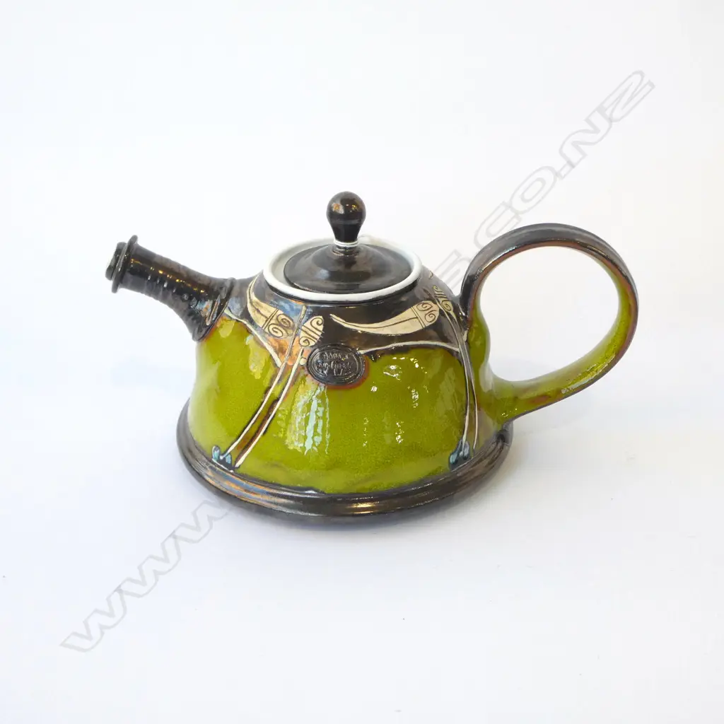POTTERY TEAPOT Image 1++