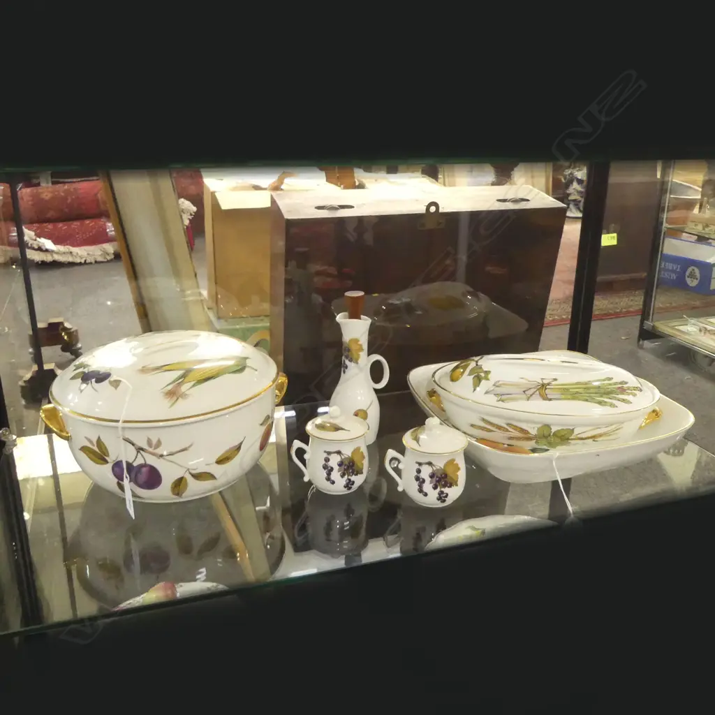 2 EVERSHAM WORCESTER LIDDED DISHES DIA230MM LARGE DISH DIA270MM & 3 CONDERMENTS  Image 1++
