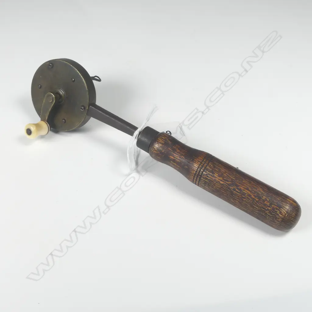 ANTIQUE VICT BRASS & OAK FRESH WATER FISHING LINE WINDER L205MM, working well Image 1++