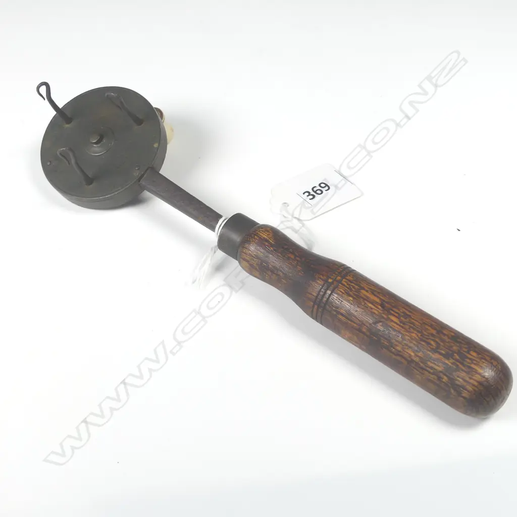 ANTIQUE VICT BRASS & OAK FRESH WATER FISHING LINE WINDER L205MM, working well Image 1++