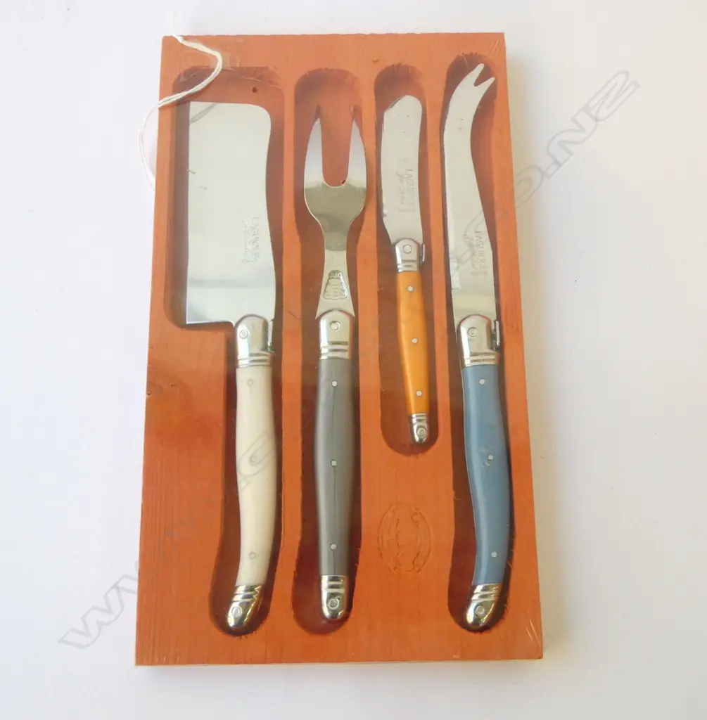 LAUIOLE JEAN DUBOST BOXED CHEESE SET L230MM Image 1++