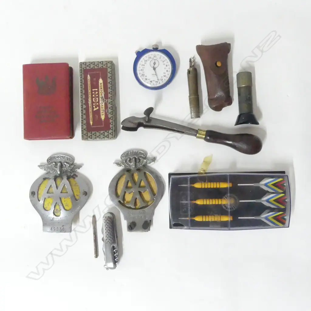 TRAY OF 10 VINTAGE COLLECTABLES 2 AA BADGES ETC Image 1++