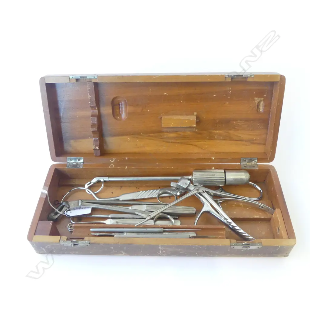 13 VINTAGE ASSTD. MEDICAL SURGICAL INSTRUMENTS LONDON SHEFFIELD ETC IN BOX  Image 1++