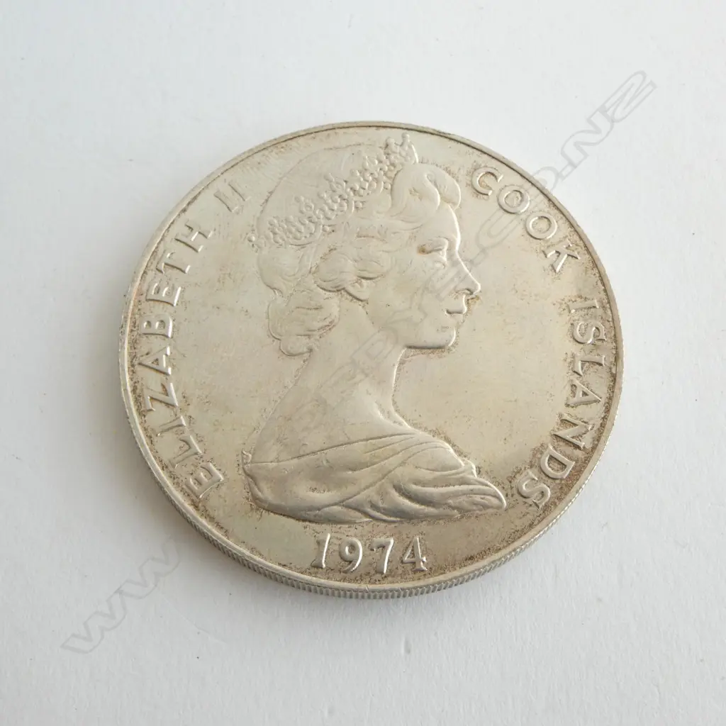 LGE 1974 COOK IS. $50 SILVER COIN Dia.57mm 99gms. Image 1++