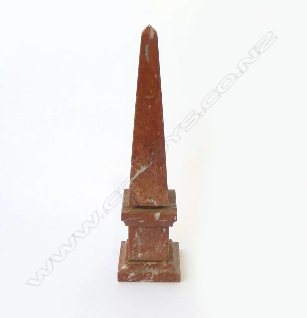 VINTAGE RED MARBLE OBOLISK H310MM Image 1++