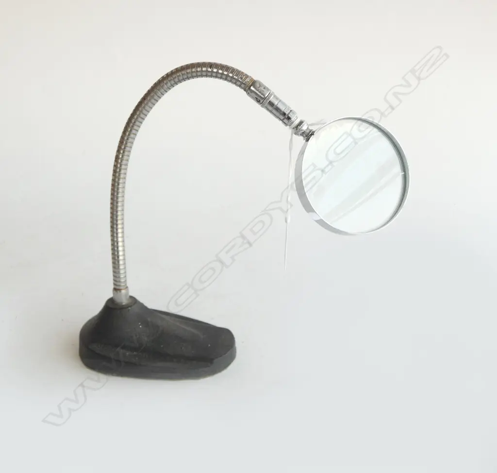 GOOSENECK MAGNIFYING GLASS  Image 1++