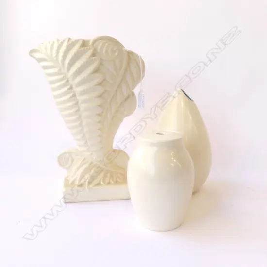 BESWICK WHITE CHINA FERN LEAF VASE H300MM RETRO WHITE VASE H200MM & BESWICK LAMP BASE H140MM