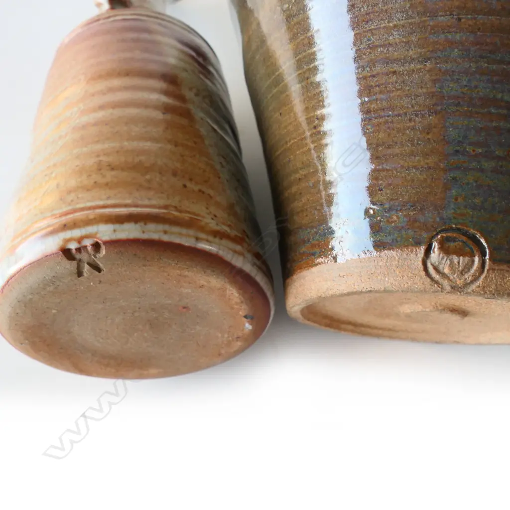 CHRIS COCKELL? SHINO GLAZE TALL JUG, H.230mm & STUDIO POTTERY STONEWARE FLYING BIRD LIDDED URN, H.240mm Image 1++