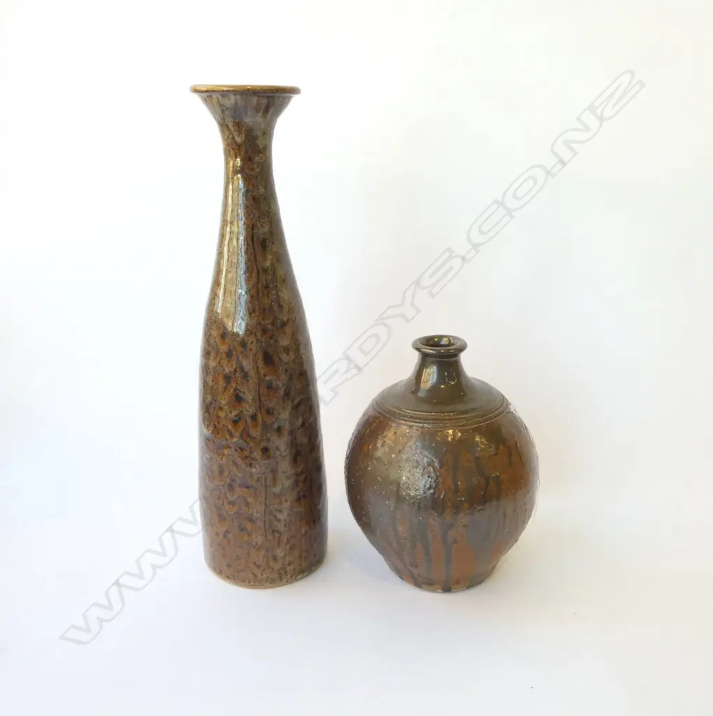 SIGNED NZ STUDIO POTTERY VASE H450MM & ANOTHER UNMARKED H240MM Image 1++