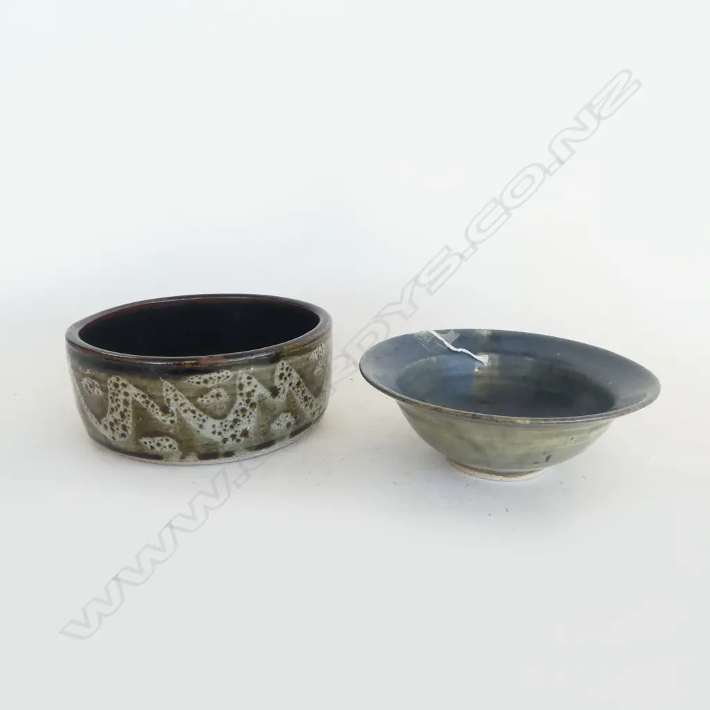 2 STUDIO POTTERY BOWLS 165mm dia Image 1++