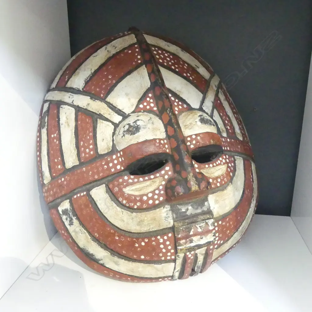 WOODEN AFRICAN MASK 365x305mm Image 1++