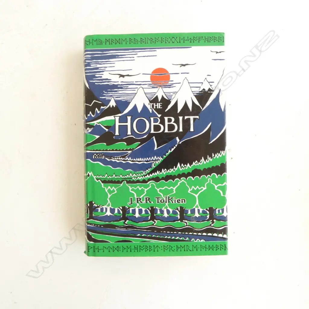 COLLECTION OF 10 BOOKS CONCERNING J.R.R. TOLKIEN AND HIS WORKS INCLUDING THE SILMARILLION Image 1++