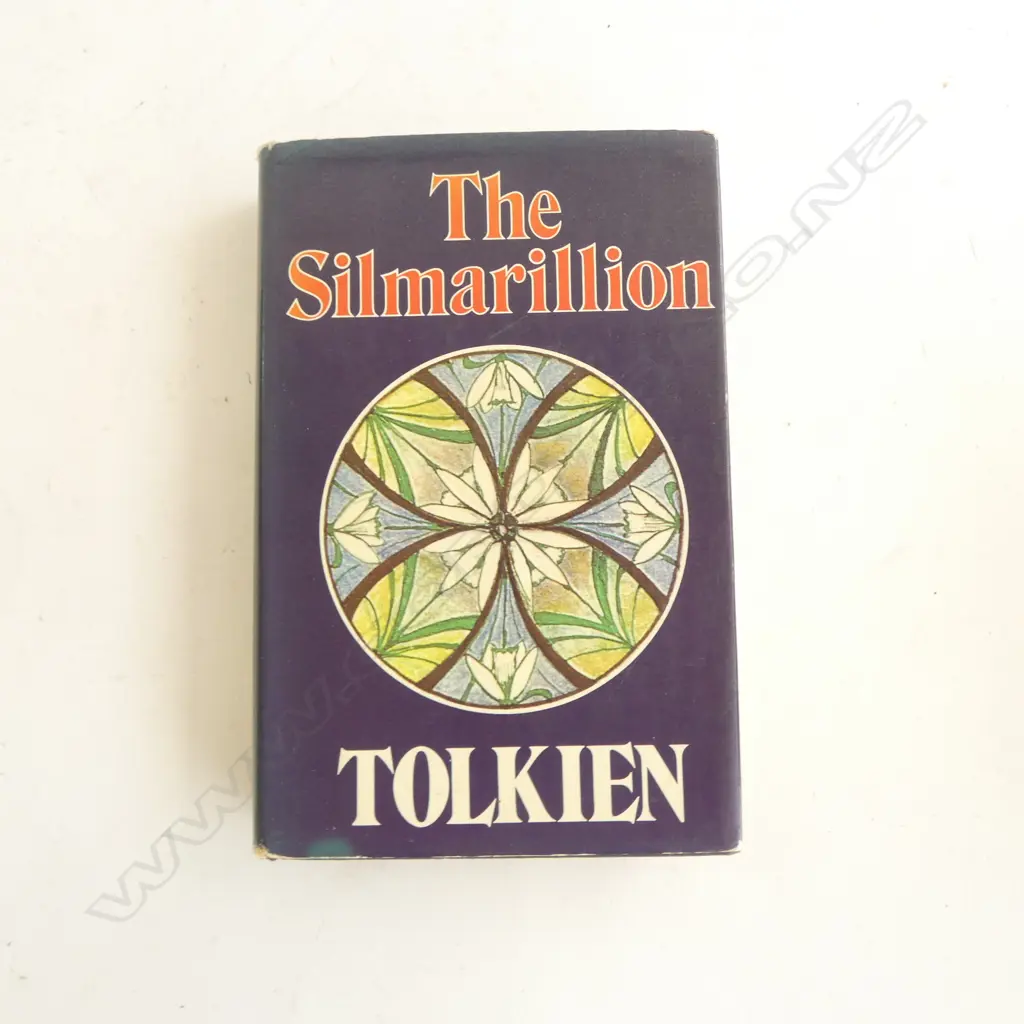 COLLECTION OF 10 BOOKS CONCERNING J.R.R. TOLKIEN AND HIS WORKS INCLUDING THE SILMARILLION Image 1++