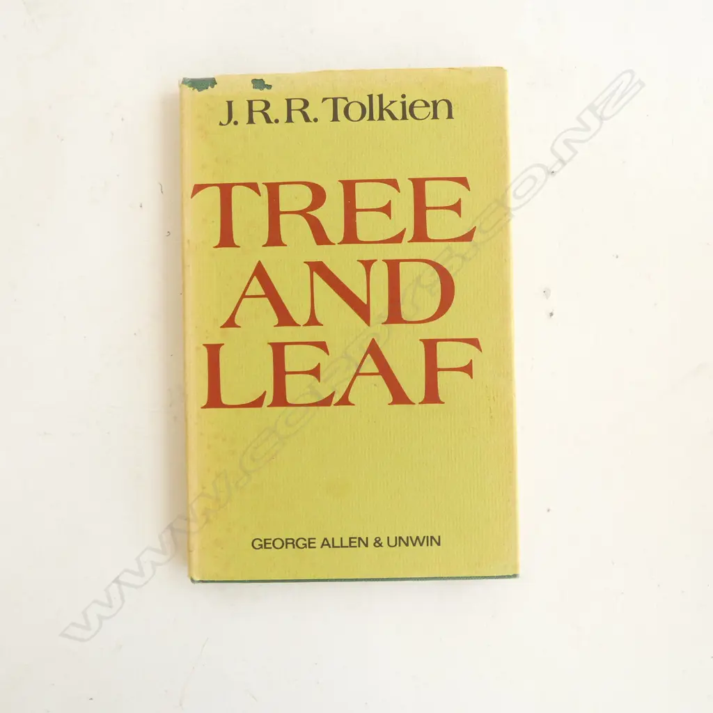 COLLECTION OF 10 BOOKS CONCERNING J.R.R. TOLKIEN AND HIS WORKS INCLUDING THE SILMARILLION Image 1++