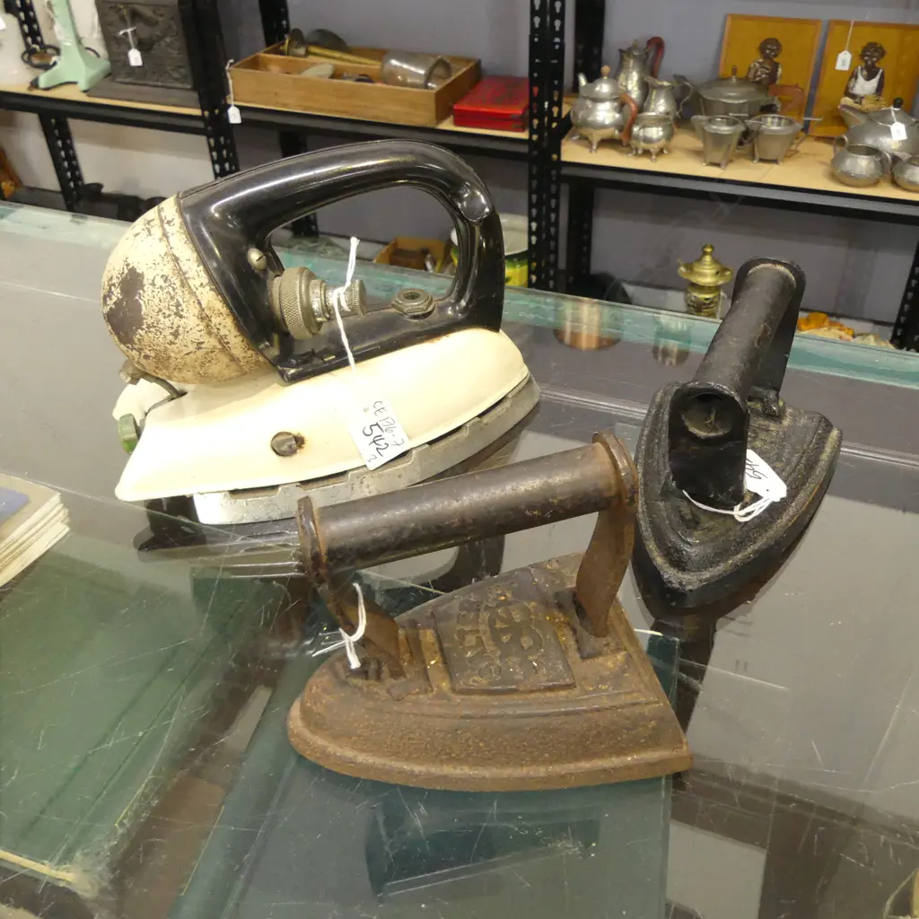 THREE OLD IRONS ONE CREAM GAS PUMP TYPE Image 1++