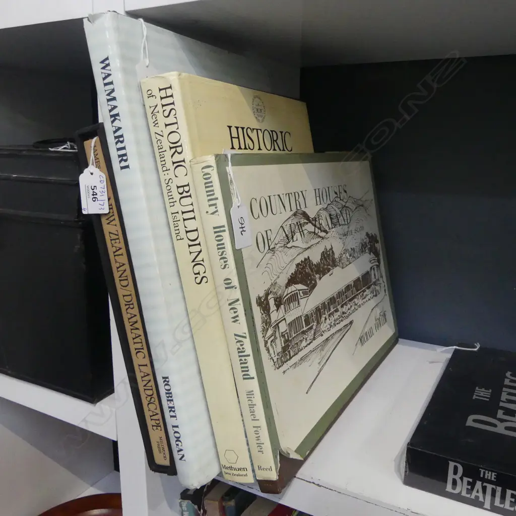 4 NZ REF TABLE BOOKS WAIMAKARIRI BY ROBERT LOGAN L360MM ETC Image 1++