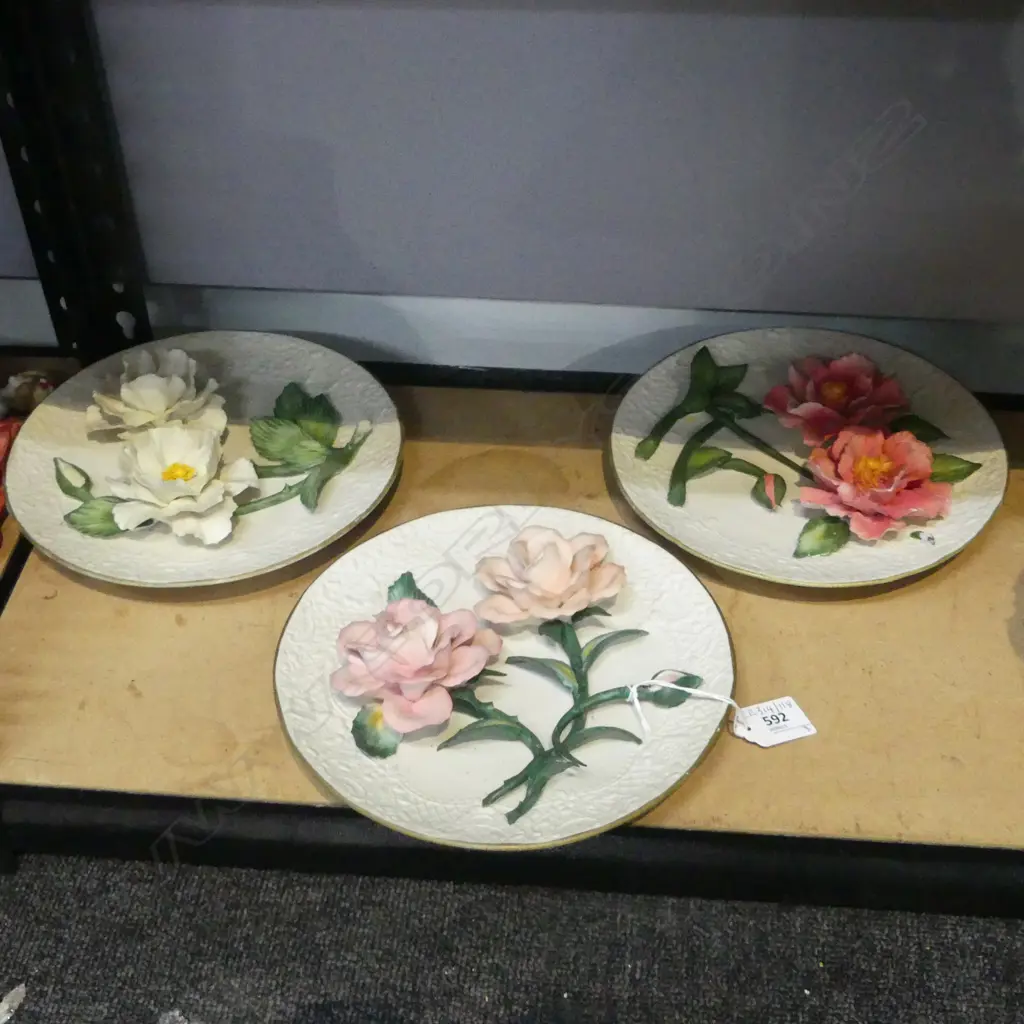3 CAPODIMONTE 3D FLORAL PLATES DIA 220MM Image 1++