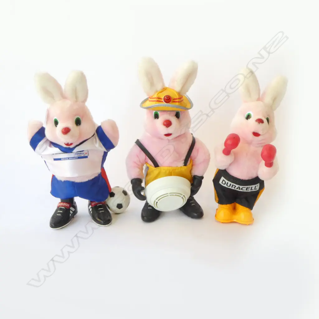 THREE DURACELL BUNNIES; 1 LABELLED FAULTY, H.370mm Image 1++