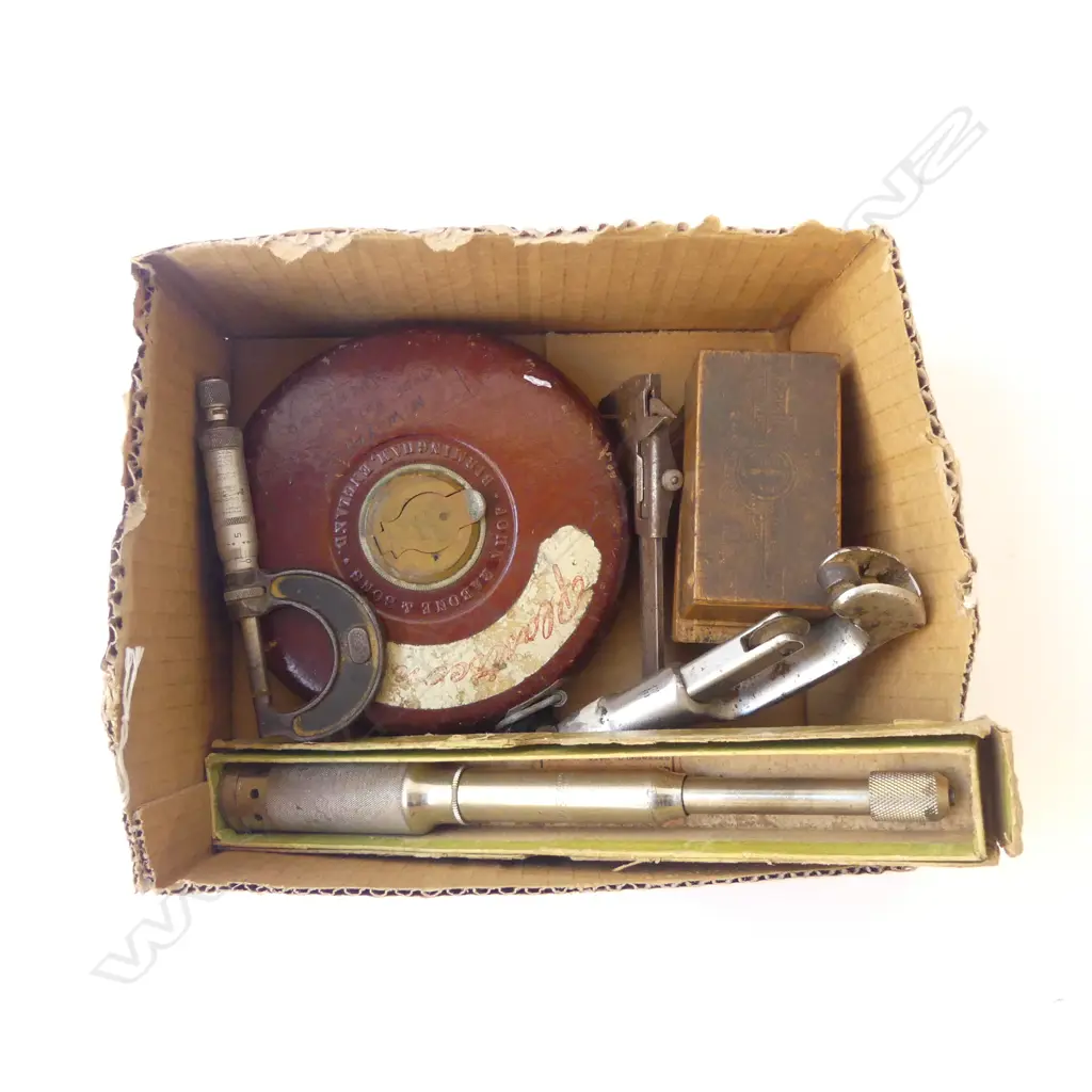 TRAY OF 6 VINTAGE TOOLS TAPE MEASURE ETC Image 1++
