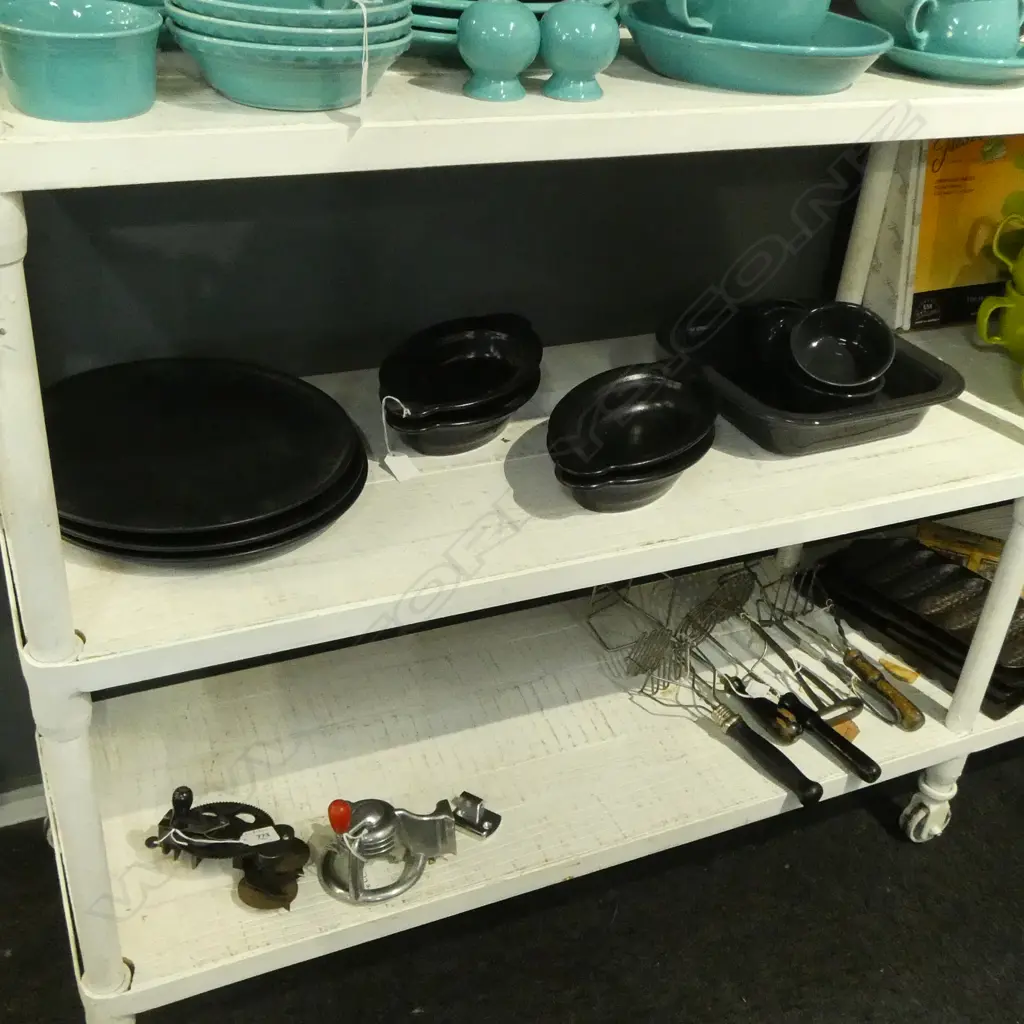 FIESTA U.S.A TEA/DINNER CHINA + 3 12inch PIZZA TRAYS Image 1++