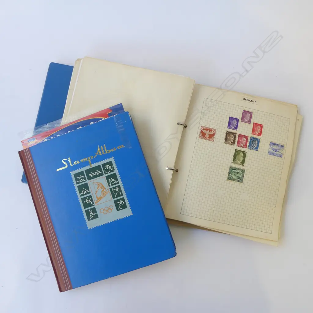 2 VINTAGE STAMP ALBUMS WORLD STAMPS Image 1++