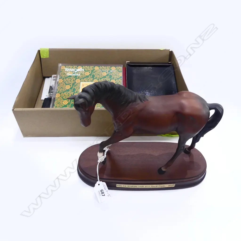 PRESENTATION HORSE STATUETTE '3yr OLD FILLIES FINAL', 3 RESERVE BANK COIN PACKS '90/91 & VARIOUS PHONECARDS Image 1++