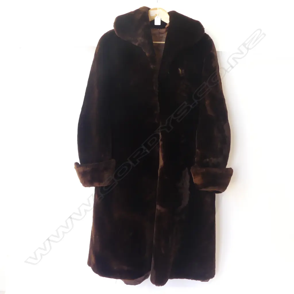 BEAVER LAMB FUR COAT by 'ROYAL CASTOR' VINTAGE c1940 SMALL / MED SIZE 12-ish Image 1++