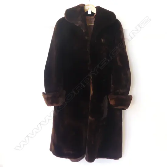 BEAVER LAMB FUR COAT by 'ROYAL CASTOR' VINTAGE c1940 SMALL / MED SIZE 12-ish