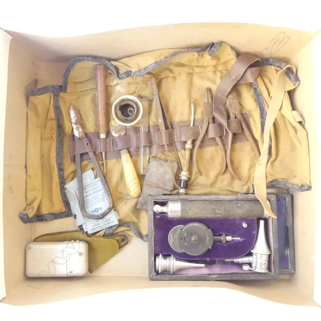 TRAY OF WW2 VINTAGE DENTISTRY KIT USA MED KIT EAR NOSE & throat kit Image 1++