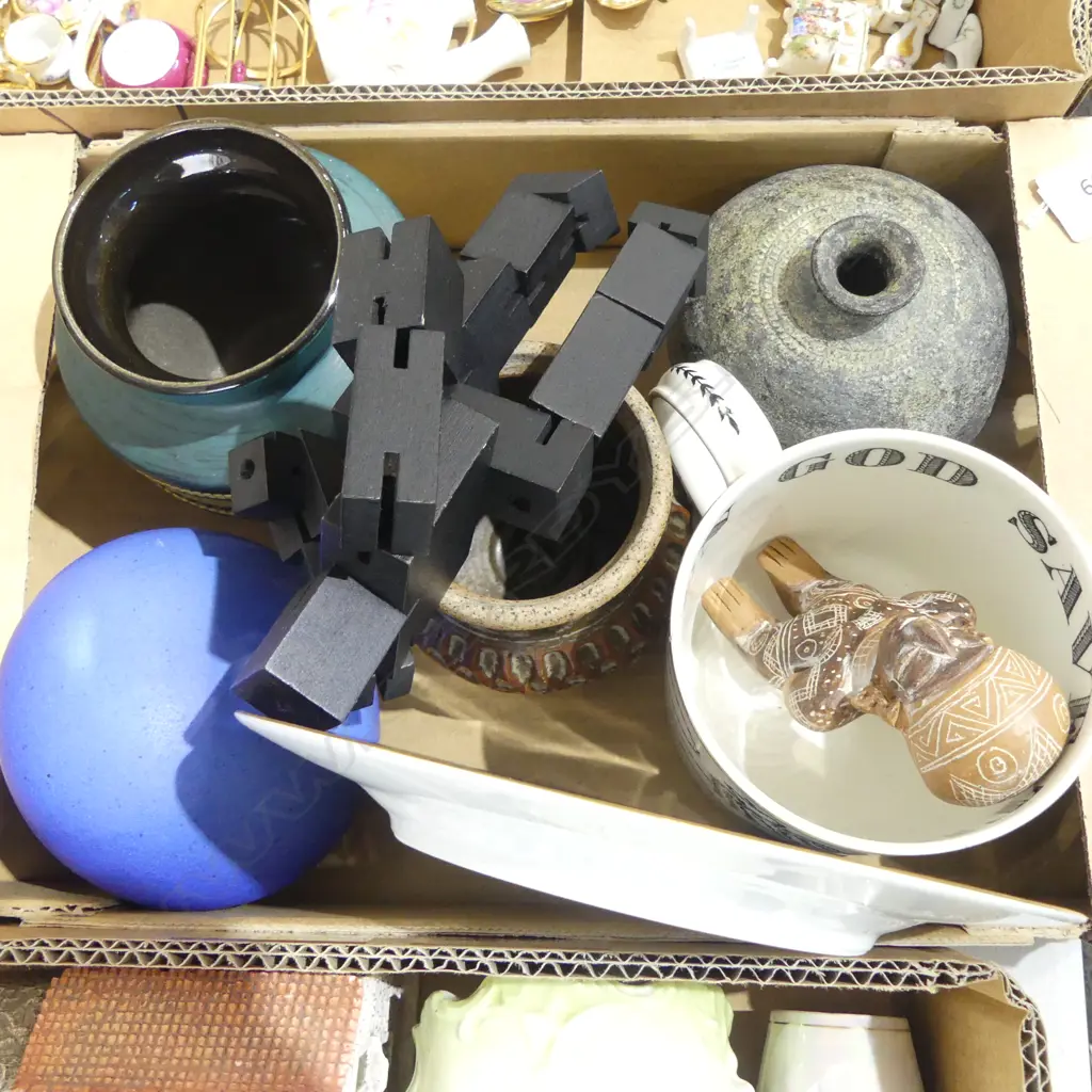 7 ASST. CERAMICS (MUG AF) + DAVID WEEKS STUDIO CUBEBOT H.180mm Image 1++