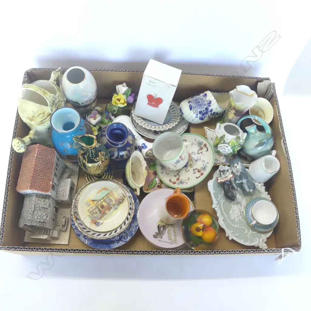 TRAY OF MINITURE CHINA GLASS ETC Image 1++