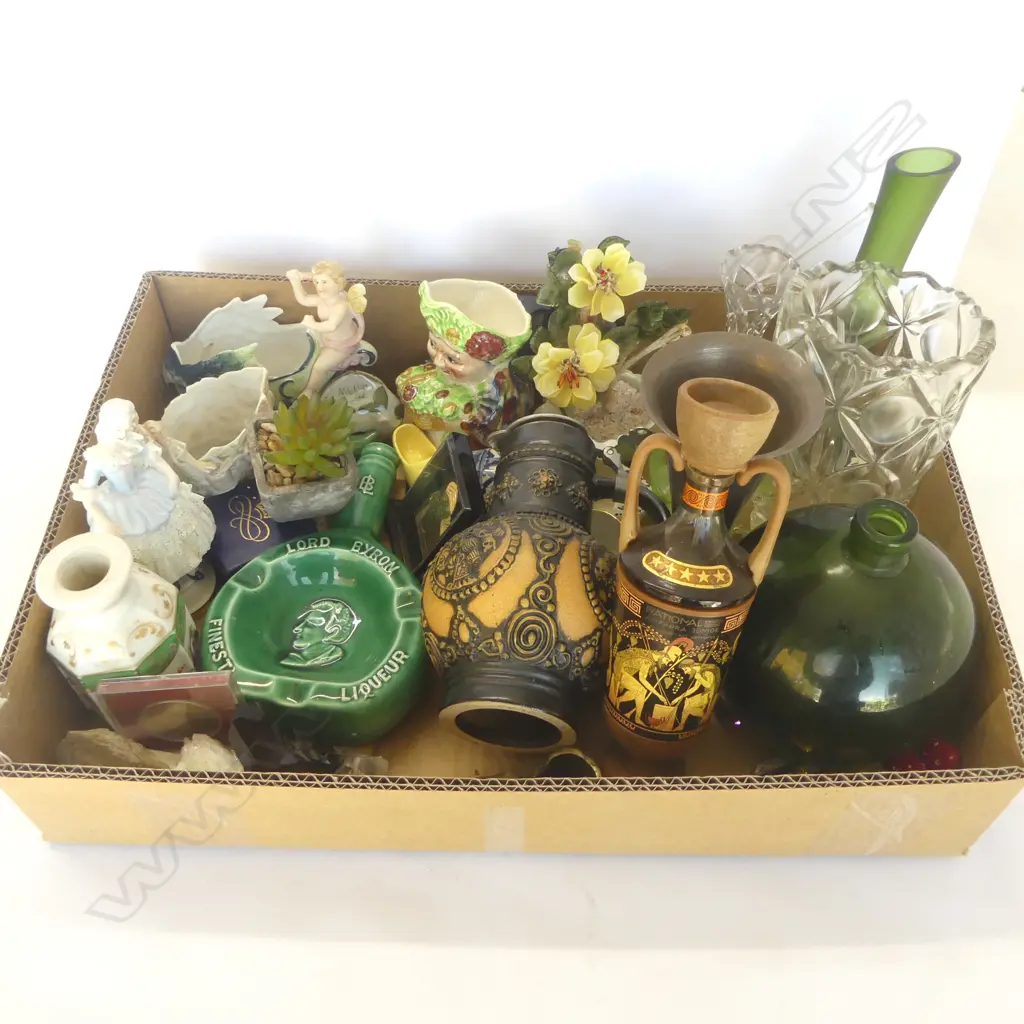 TRAY LOT  SMALL COLLECTABLES  CHINA GLASS ETC  Image 1++