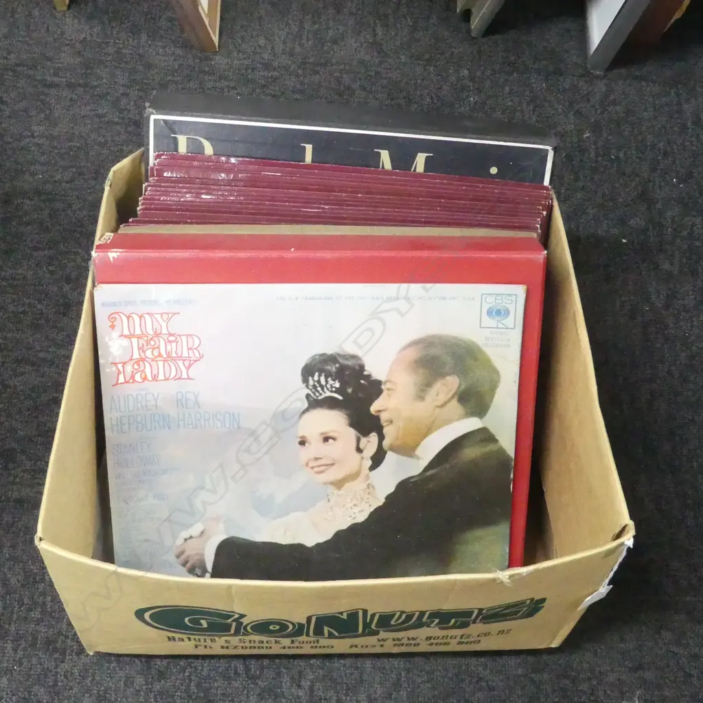 BOX OLD VINYL RECORDS INCL HOLLYWOOD & BROADWAY GREATS Image 1++
