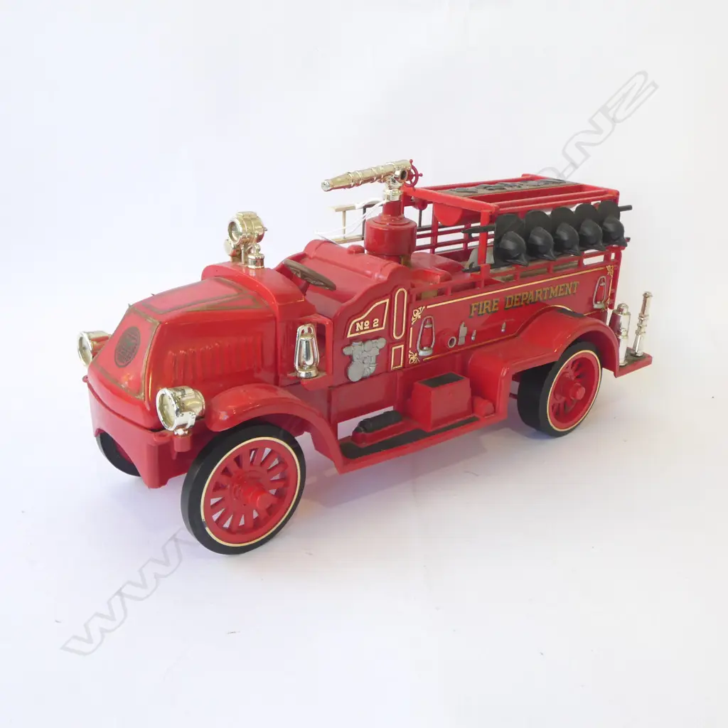 JIM BEAM FIRE ENGINE DECANTER L. 440mm Image 1++