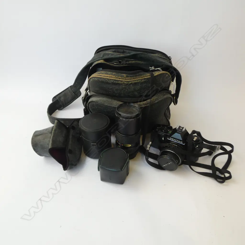 PENTAX 35mm CAMERA 'MV1' with 4 lenses incls Aston DX AUTO ZOOM 80-200mm. Bag showing wear Image 1++