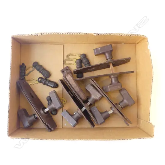 TRAY 4 BAKERLITE SETS DOORHANDLES & 6 ANTIQUE  WOOD KEY ESCUTCHINS