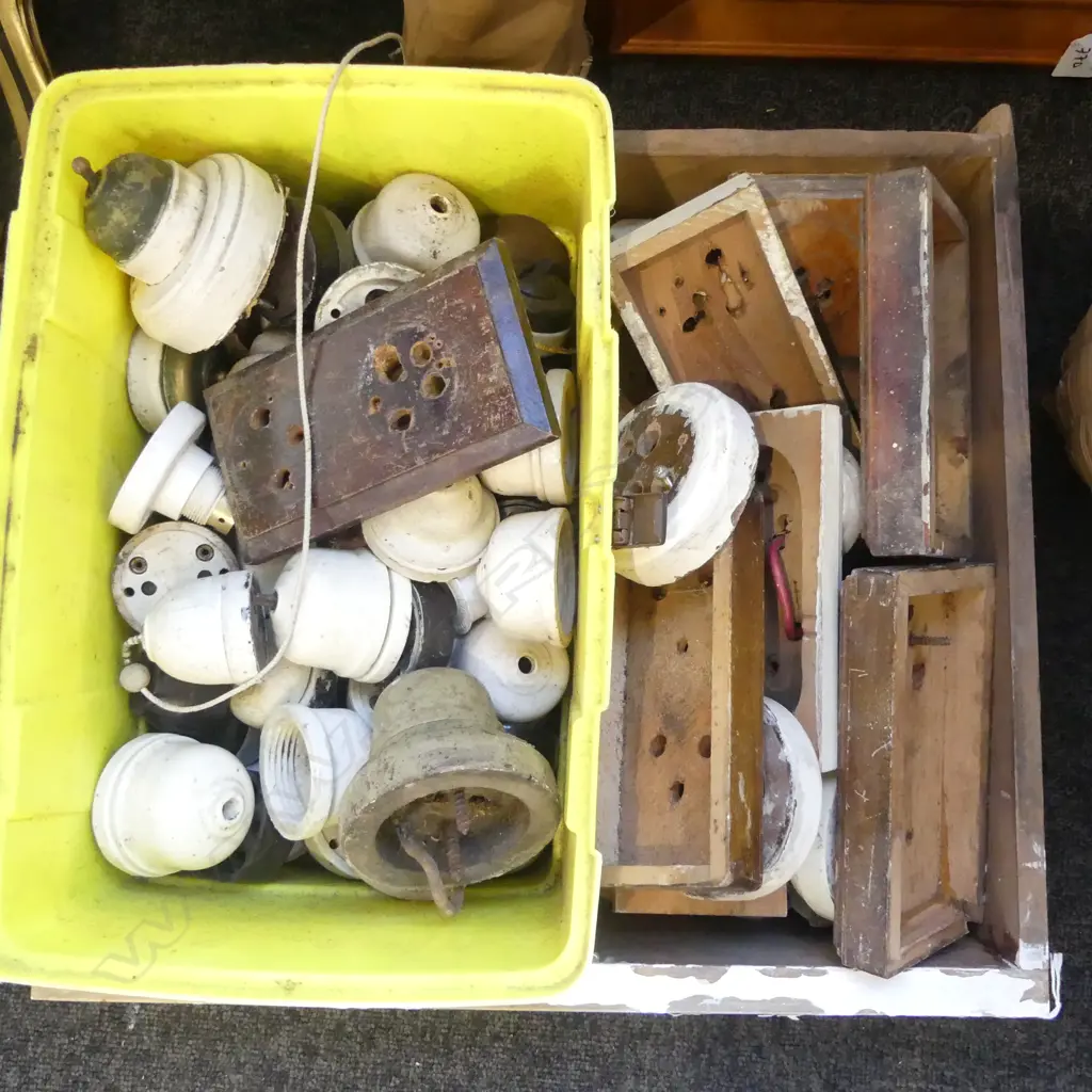 VINTAGE ELECTRICAL LIGHT SWITCHES ETC Image 1++