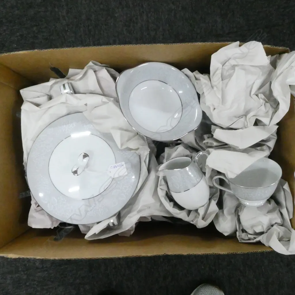NORITAKE 'DAMASK' PART DINNER SET Image 1++