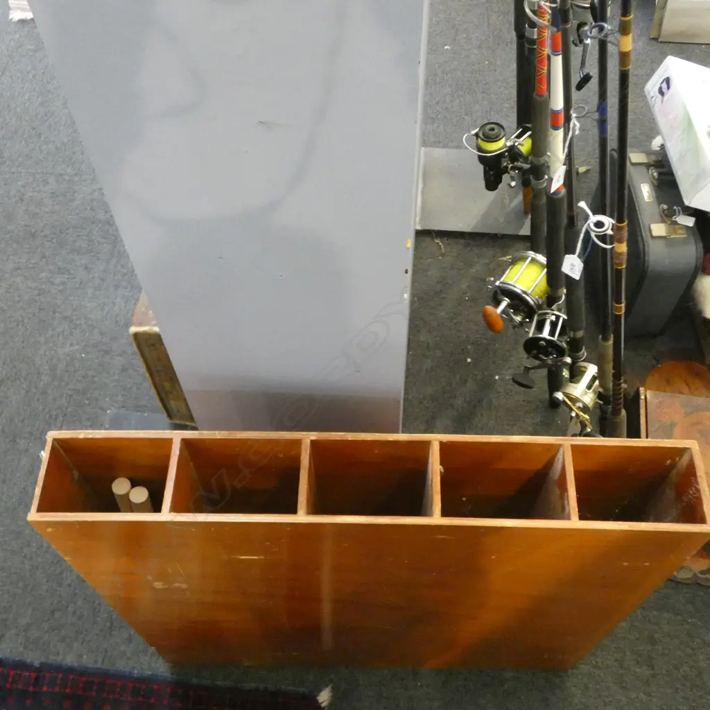 TALL WOODOEN 5 SLOT STAND H.800mm Image 1++